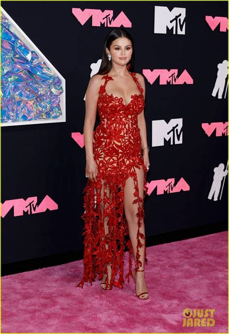 mtv vma red carpet dress